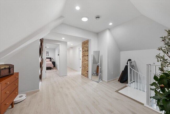 Building Photo - 2509-2511 N Cramer St