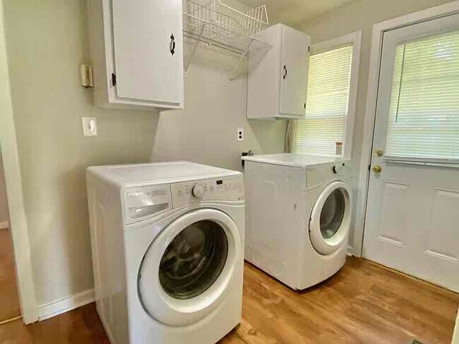 Building Photo - 143 Shenandoah Dr