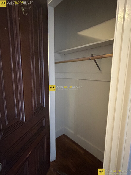 Building Photo - 406 Beacon St
