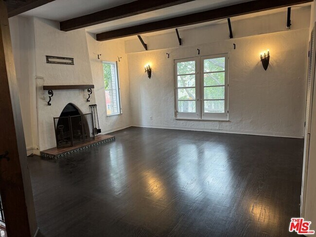 Building Photo - 1132 N Vista St