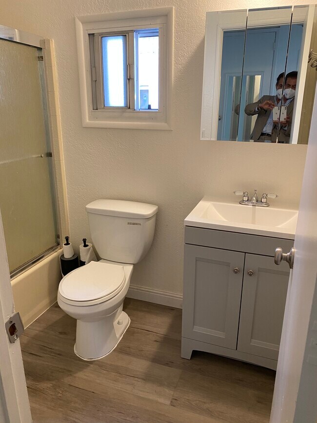 Building Photo - 713 Huntley Dr