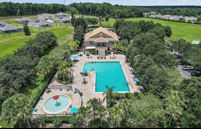 Building Photo - Magnetite Loop