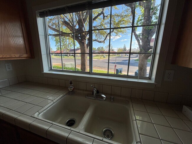 Building Photo - 2 BEDROOM IN 55+ COMMUNITY OF JESS RANCH