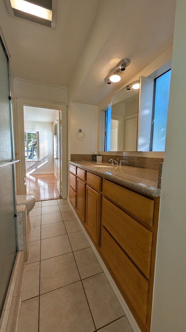 Building Photo - 1203 N Kenilworth Ave