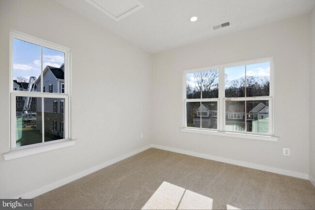 Building Photo - 223 Avalon Dr