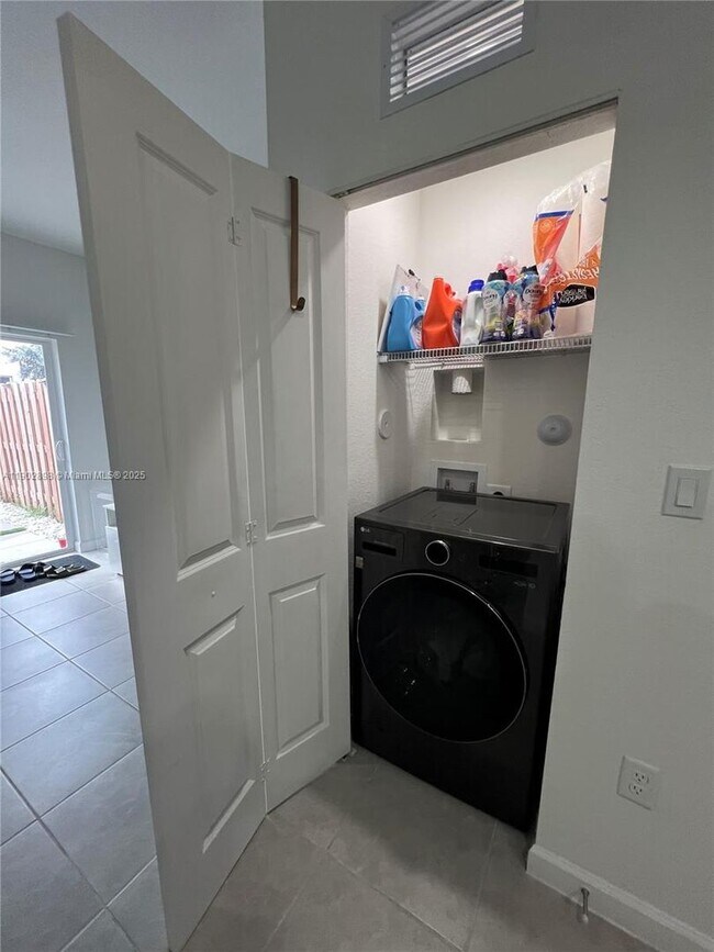 Building Photo - 12142 NW 24th Ct