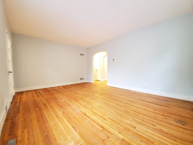 Building Photo - 707 7th St NW