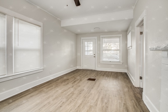 Building Photo - Cozy and Charming Two-Bedroom House with M...