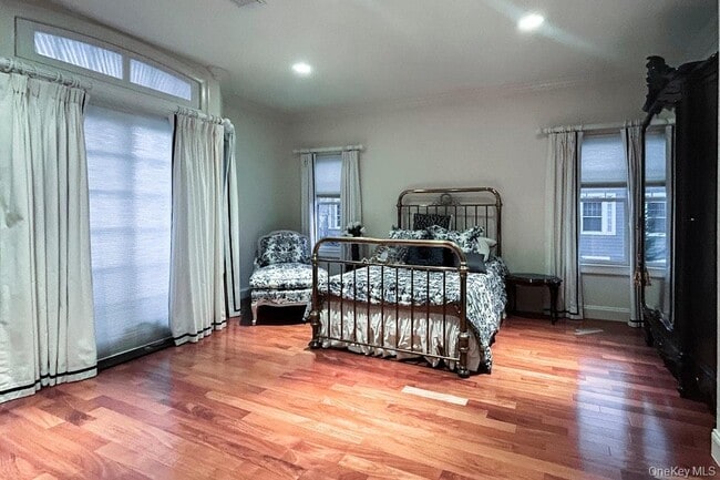 Building Photo - 702 Equestrian Way