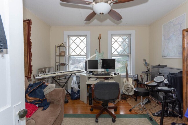 Building Photo - 9/1 Renovated 6BR/3BA near Oak Sq, Mass Pike, BC