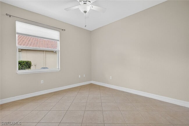 Building Photo - 25080 Divot Dr