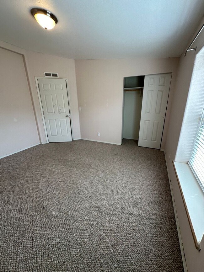 Building Photo - RARE FIND!! Country living with big shop o...