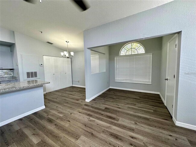 Building Photo - 1606 Columbia Arms Cir