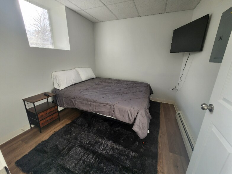 Building Photo - 151 S Main St