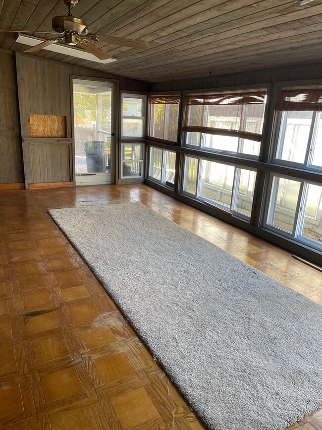 Building Photo - 518 Rita Dr