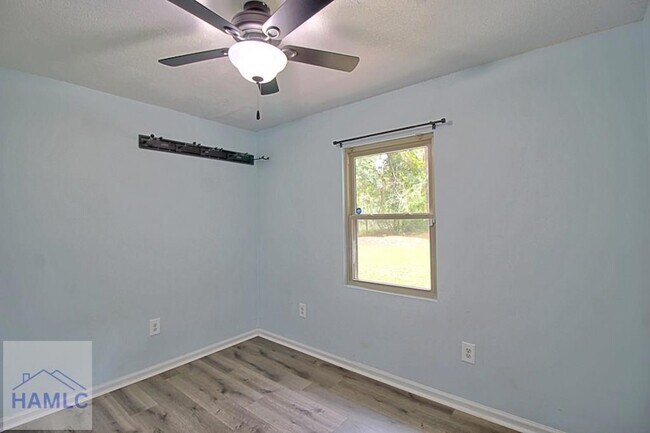 Building Photo - 1062 Kelly Dr