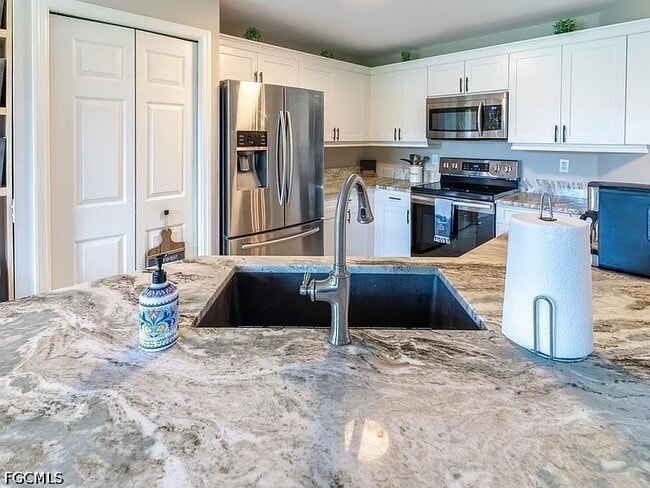 Building Photo - 23084 Lone Oak Dr