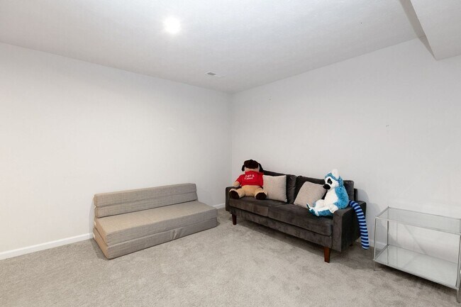 Building Photo - Spacious 4BR House in South Lebanon