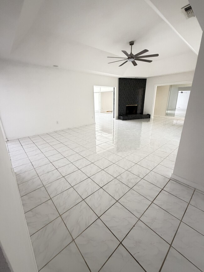 Building Photo - 2946 Las Campanas Dr