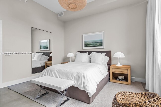 Building Photo - 650 NE 32nd St