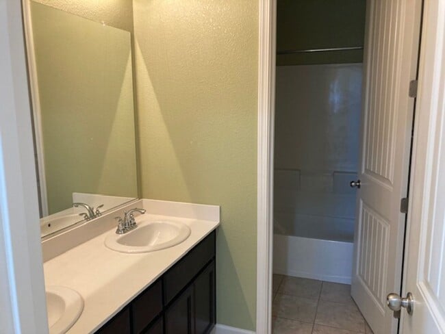 Building Photo - 2285 Rutland Ct