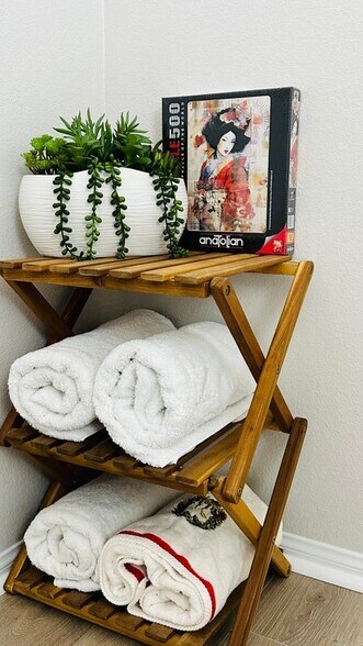 Building Photo - 1121 Tropic Ct