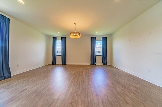 Building Photo - 570 Sanctuary Blvd