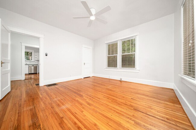 Building Photo - Charming 3BE/2BA cottage in a great location of Belmont-Hillsboro!