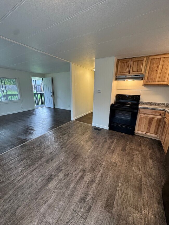 Building Photo - 2 BEDROOM 1 BATH MOBILE HOME FOR RENT