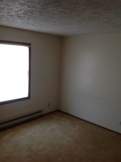Building Photo - 208 S Spring St
