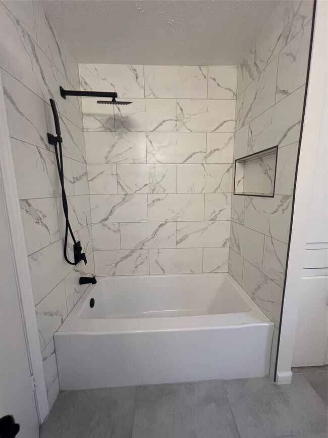 Building Photo - 6829 Driftwood St