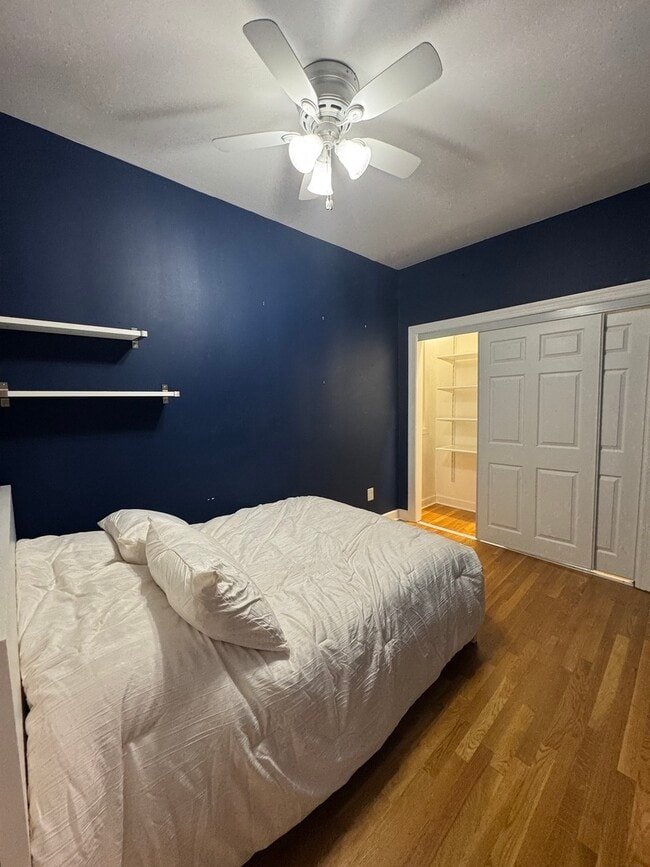 Building Photo - 1006 S Oakley Blvd