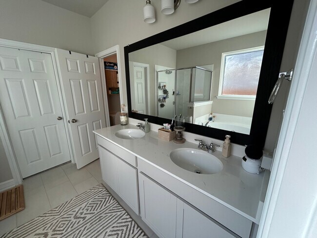 Building Photo - 2972 Golden Dust Dr