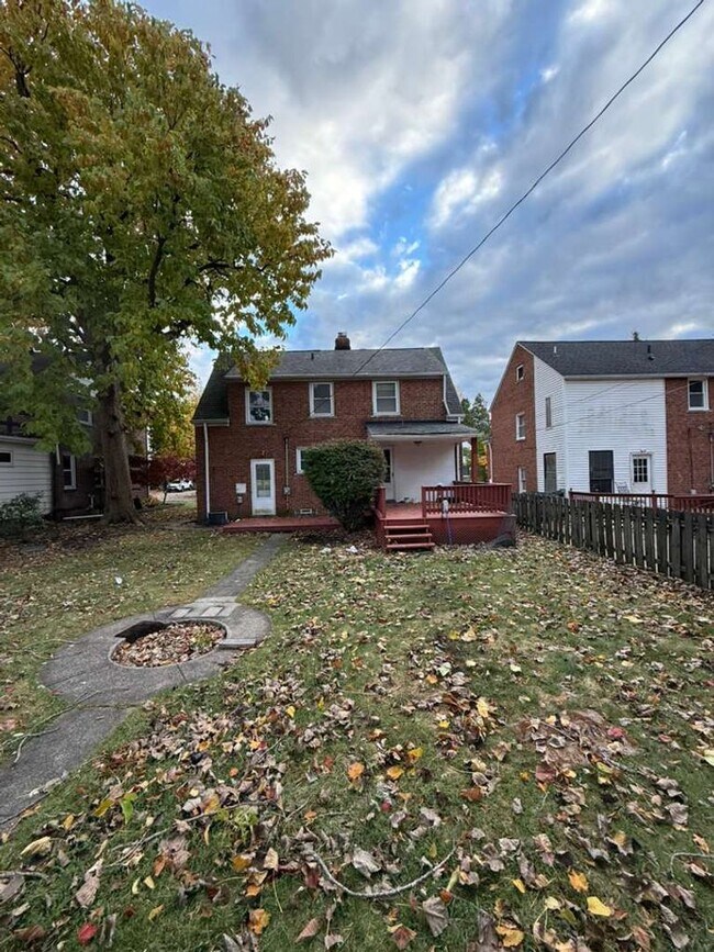 Building Photo - Updated 3-Bedroom Home in Lyndhurst Schools | Yard + Garage