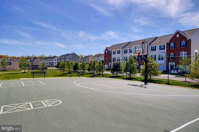 Building Photo - 816 Croggan Cres