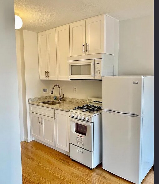 Building Photo - 5500 Friendship Blvd