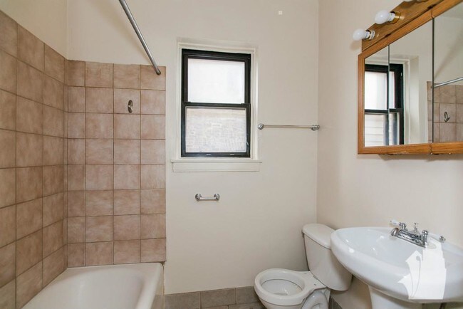 Building Photo - 4851 N Damen Ave