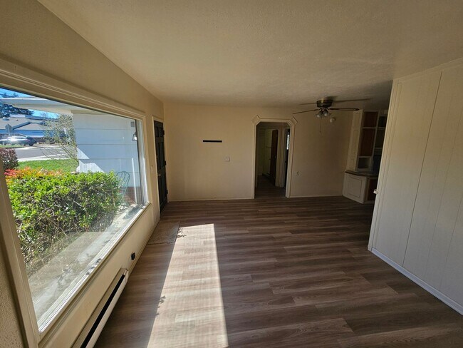 Building Photo - Comfortable 3/Bed-2 Bath Home with a Deck and Fenced Backyard