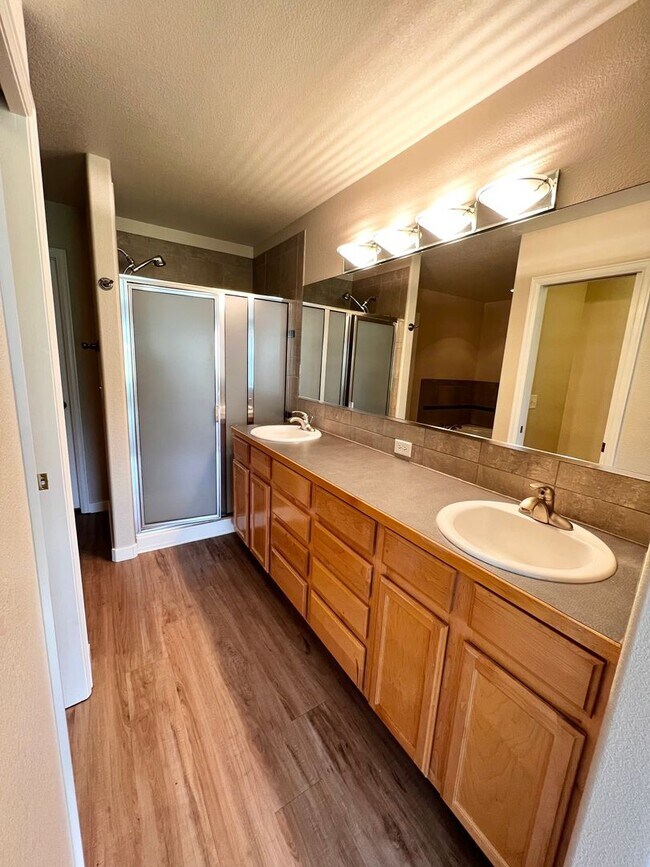 Building Photo - 2909 Des Moines Dr