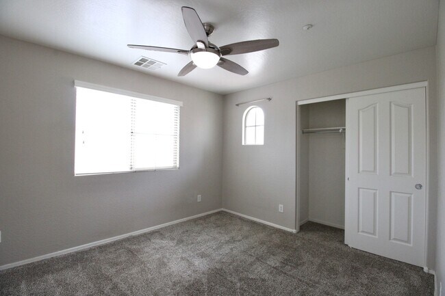 Building Photo - 3221 E Virgil Dr