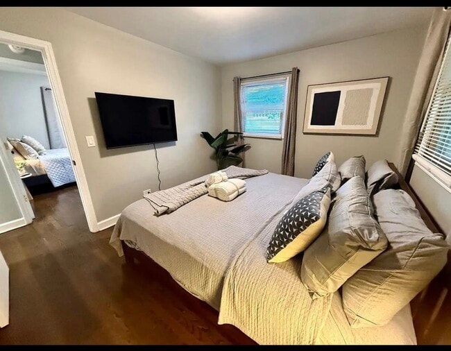 Building Photo - 436 Springhill Dr