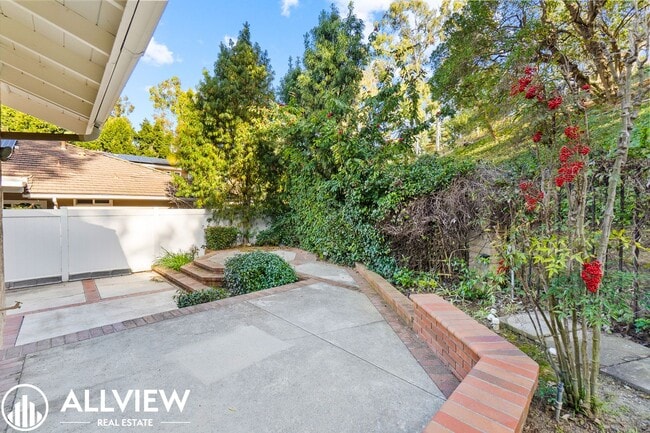 Building Photo - Spacious 4 bed, 2.5 bath Home Available Now in the Turtle Rock community