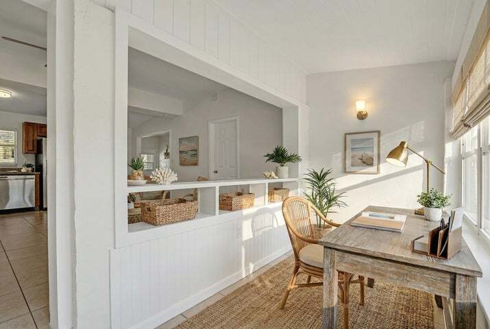 Building Photo - 1205 S Lake Dr