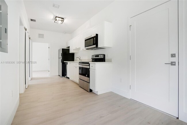 Building Photo - 628 Santander Ave