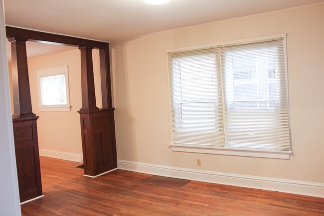 Building Photo - Single-Family Home in Greenbush Neighborhood!