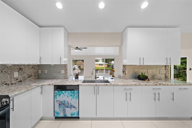 Building Photo - 1412 NE 53rd Ct