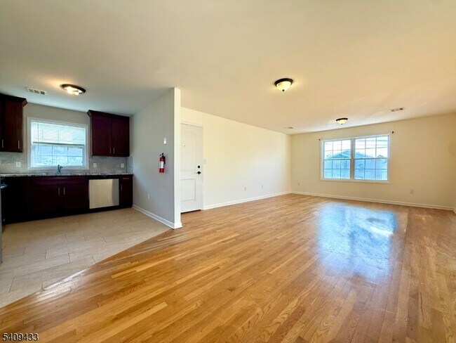 Building Photo - 623 Magnolia Ave