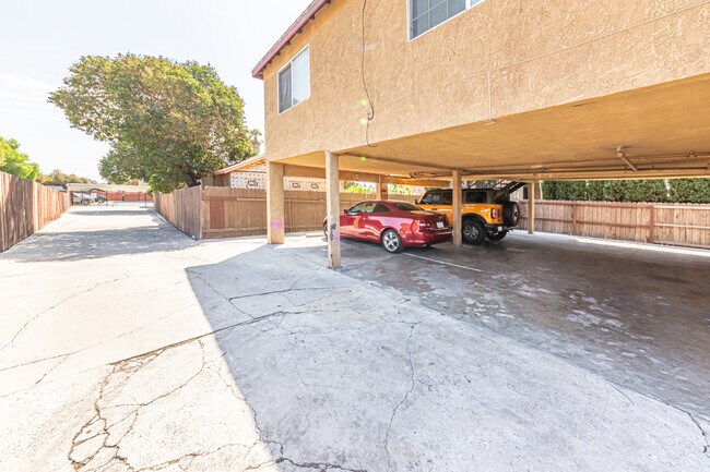 Building Photo - 11688 S Central Ave