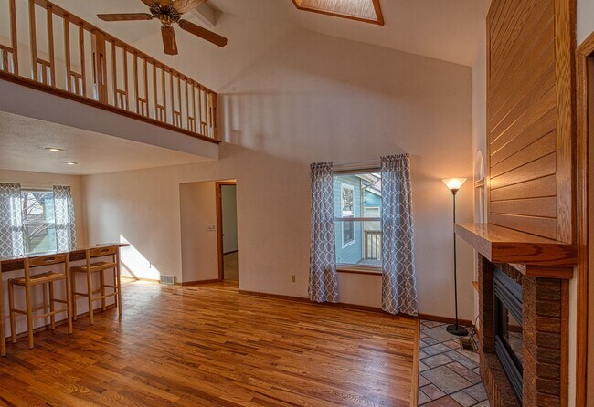 Building Photo - 3B/3B in The Shores with Finished Basement and 2 Car Garage!