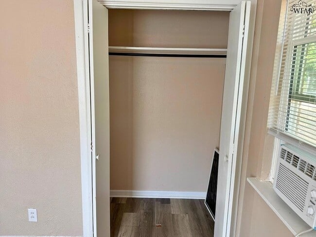 Building Photo - 102 Ave G